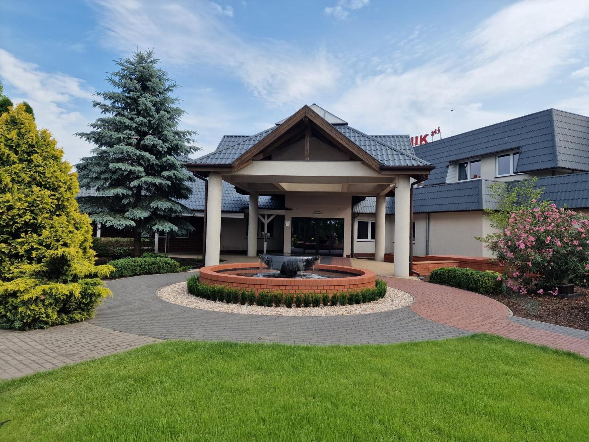 Hotel Podroznik Koszuty Exterior photo